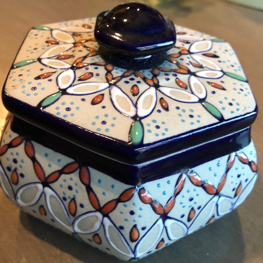 Javier Servin made in Mexico ceramic trinket box with lid